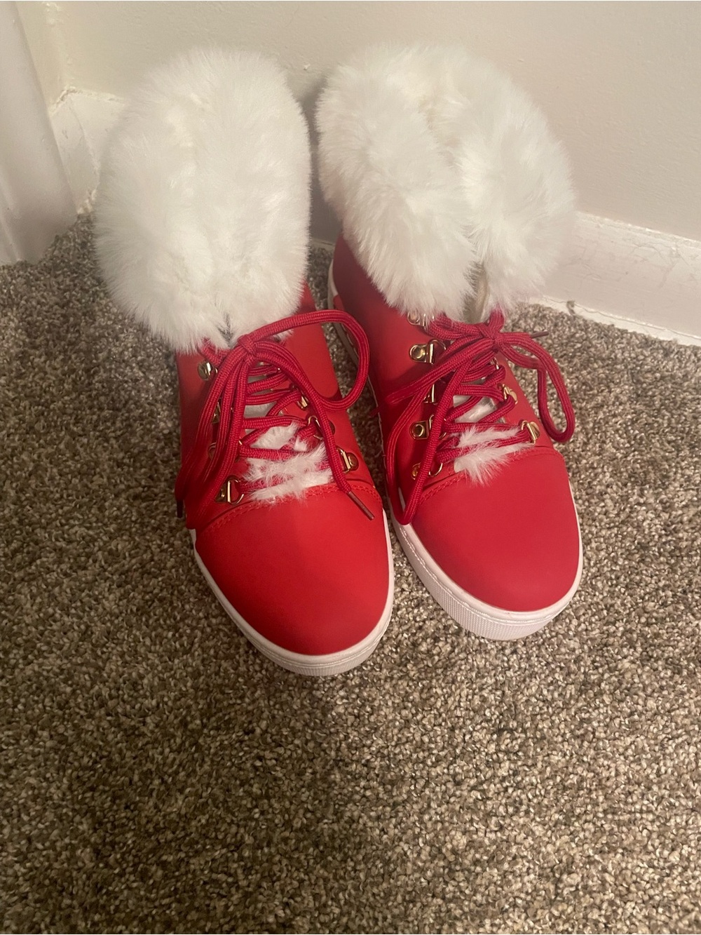 Women's Red Faux-Fur Trim Lace-Up shoes size 9